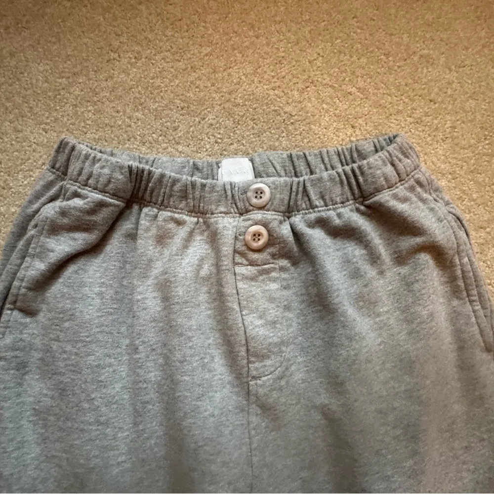 Every 2 Piece Women’s Cardigan And Pants Sweater Set In Gray - Picture 9 of 10